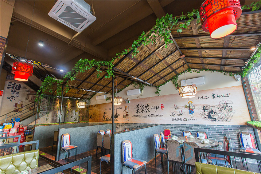 400平山里人家湘菜館裝修設(shè)計